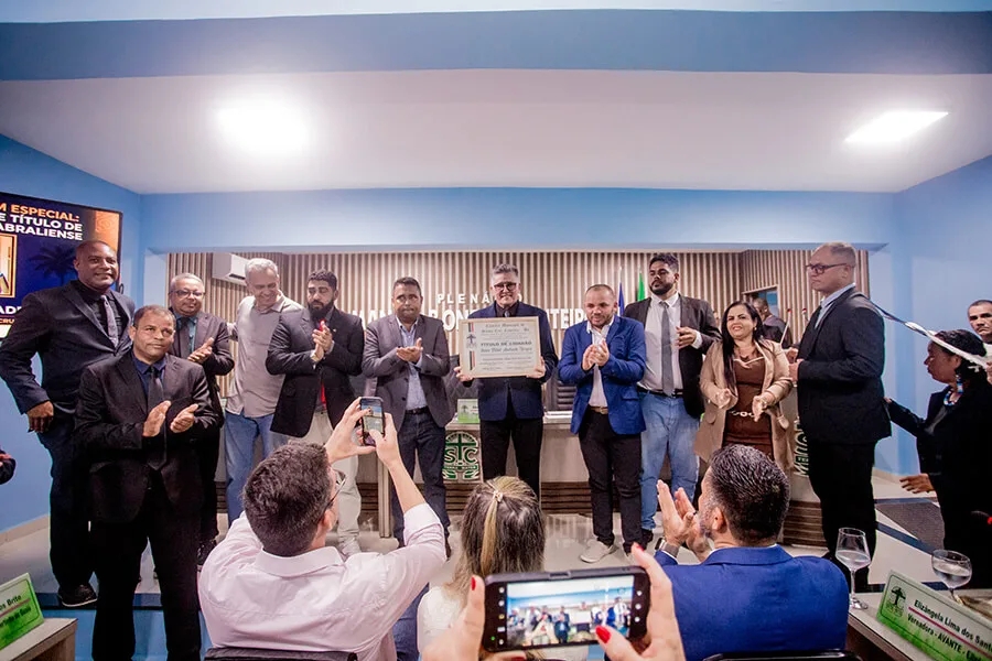 Sessão solene de entrega de título de cidadão cabraliense
